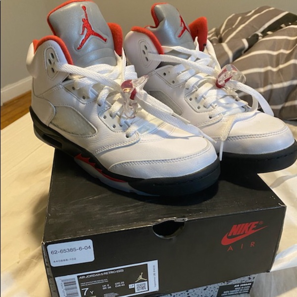 Jordan 5 fire red (gs) size 7